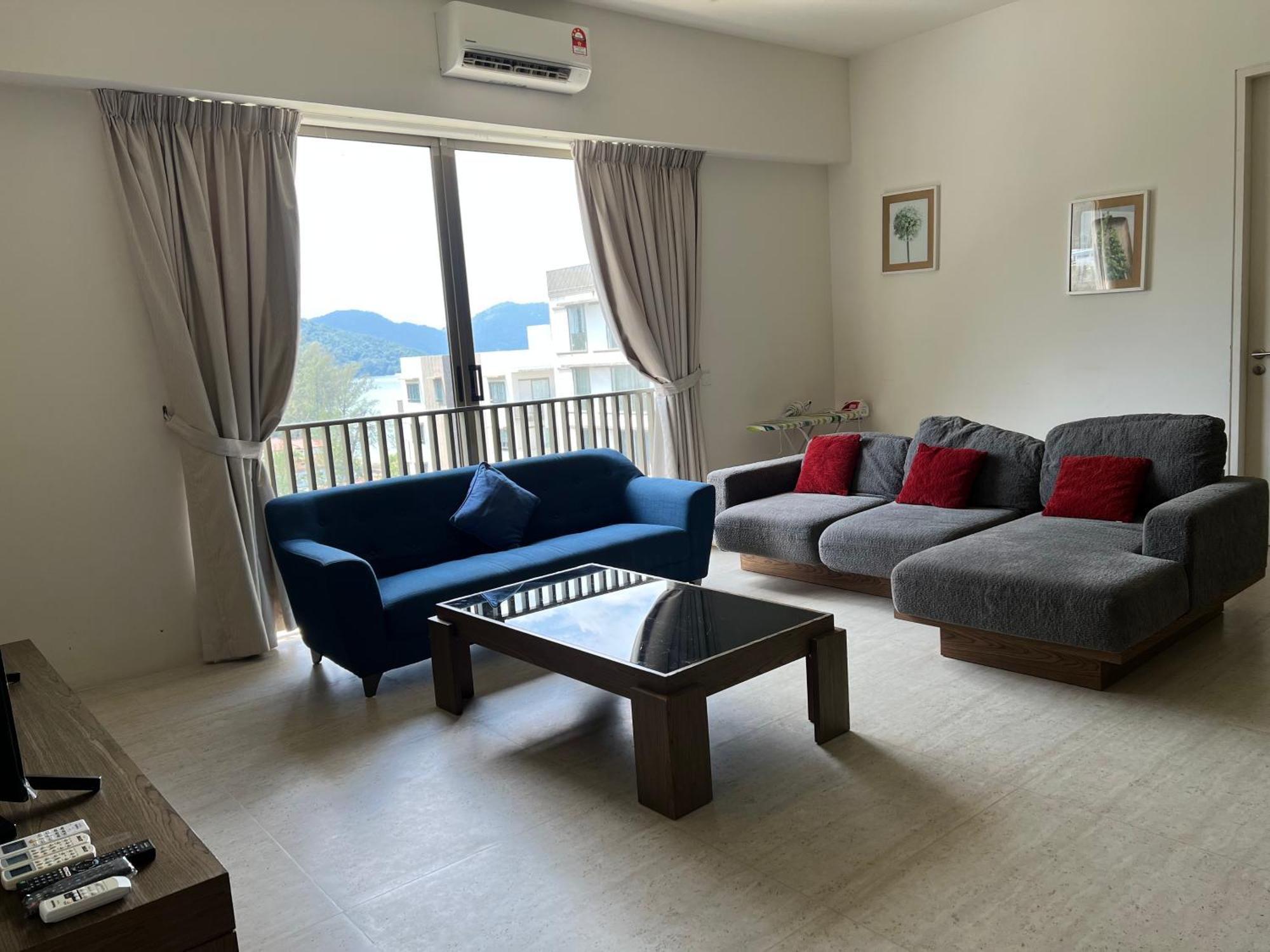 By The Sea @ Luxury Suites, バツーフェリンギビーチ エクステリア 写真
