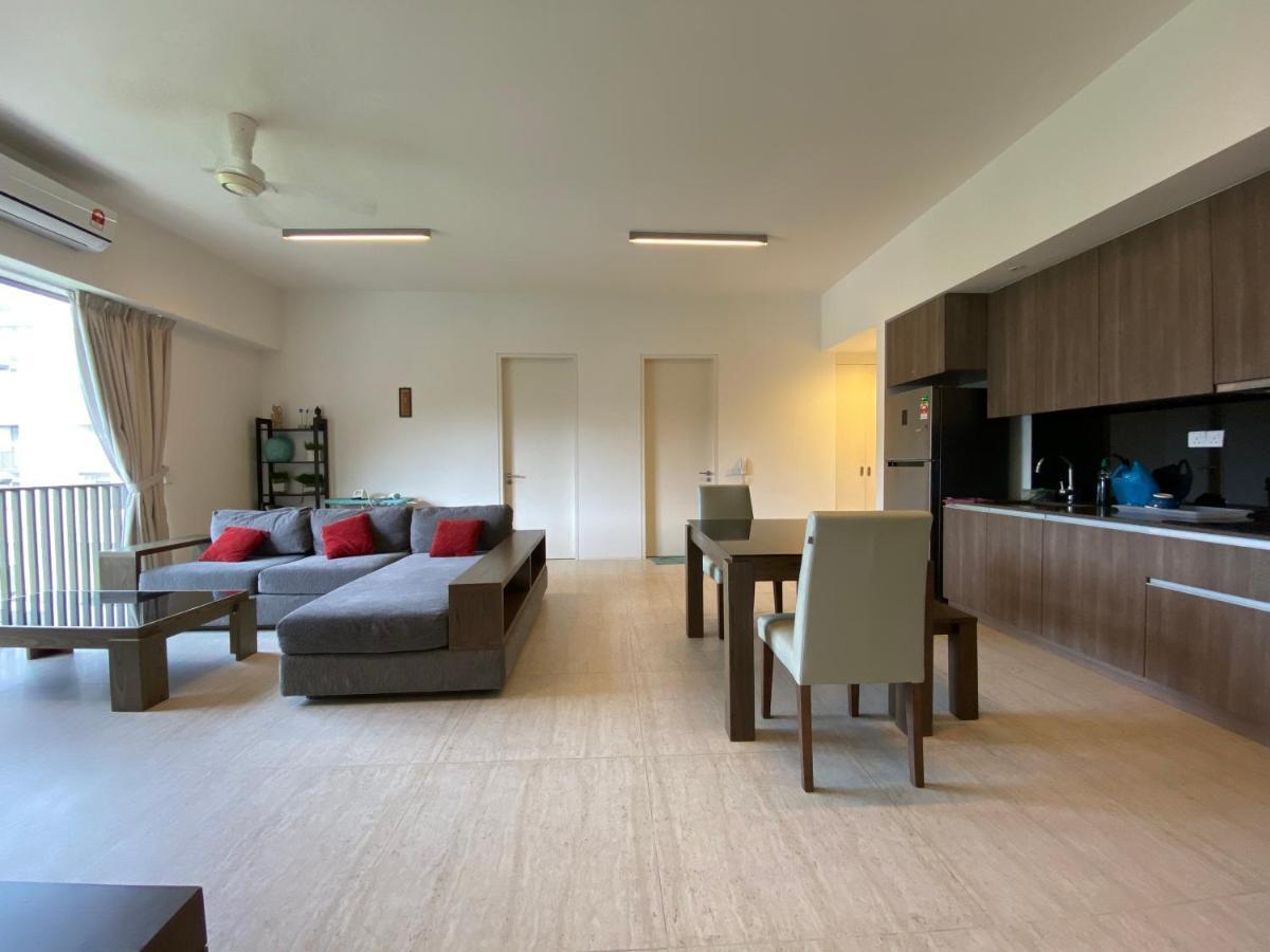 By The Sea @ Luxury Suites, バツーフェリンギビーチ エクステリア 写真