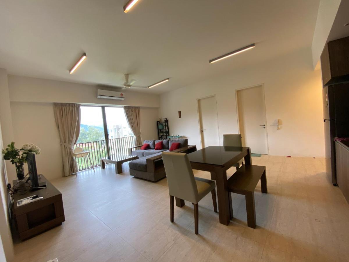 By The Sea @ Luxury Suites, バツーフェリンギビーチ エクステリア 写真