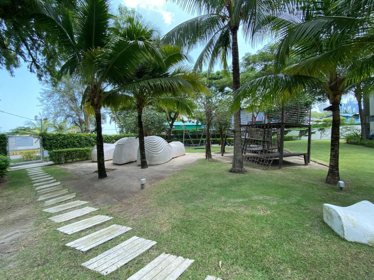 By The Sea @ Luxury Suites, バツーフェリンギビーチ エクステリア 写真