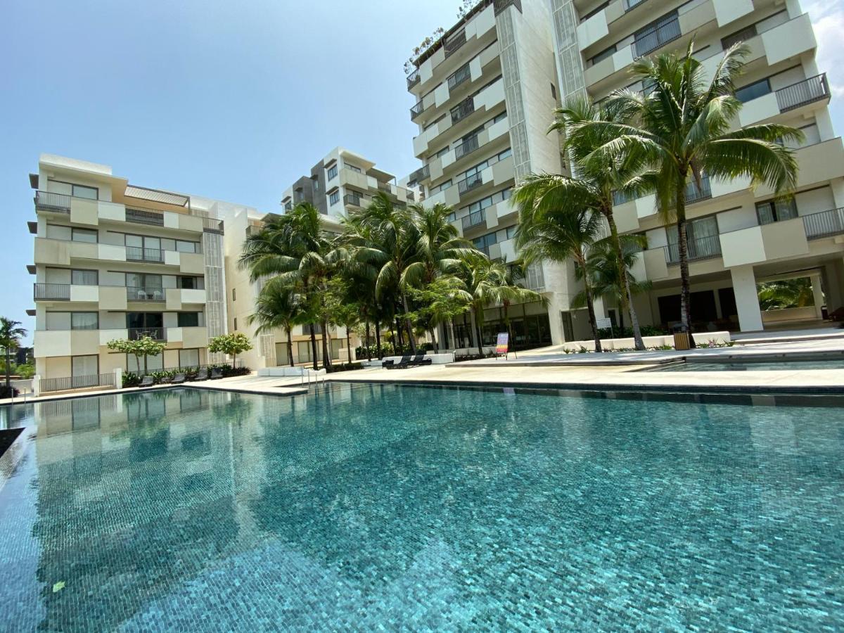 By The Sea @ Luxury Suites, バツーフェリンギビーチ エクステリア 写真