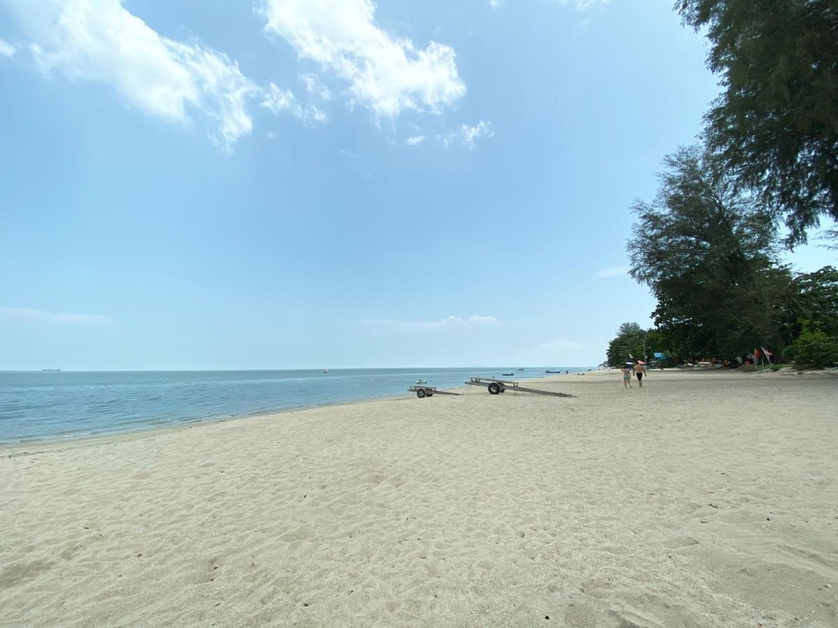 By The Sea @ Luxury Suites, バツーフェリンギビーチ エクステリア 写真